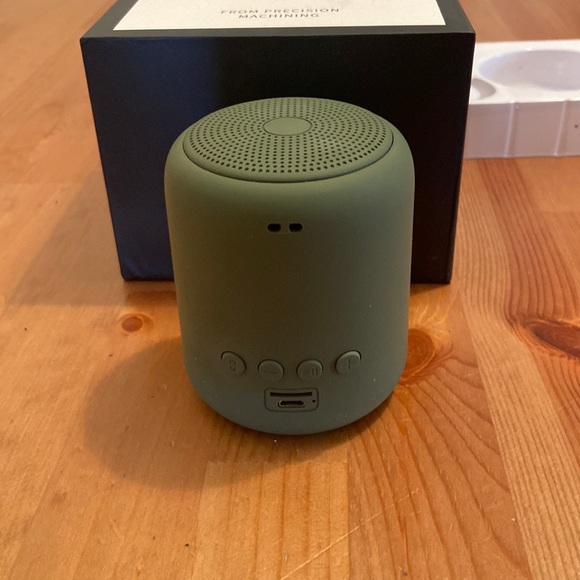 Worallymy Portable Bluetooth 5.0 Stereo Speaker Outdoor Hiking Camping Speaker. - Picture 3 of 6